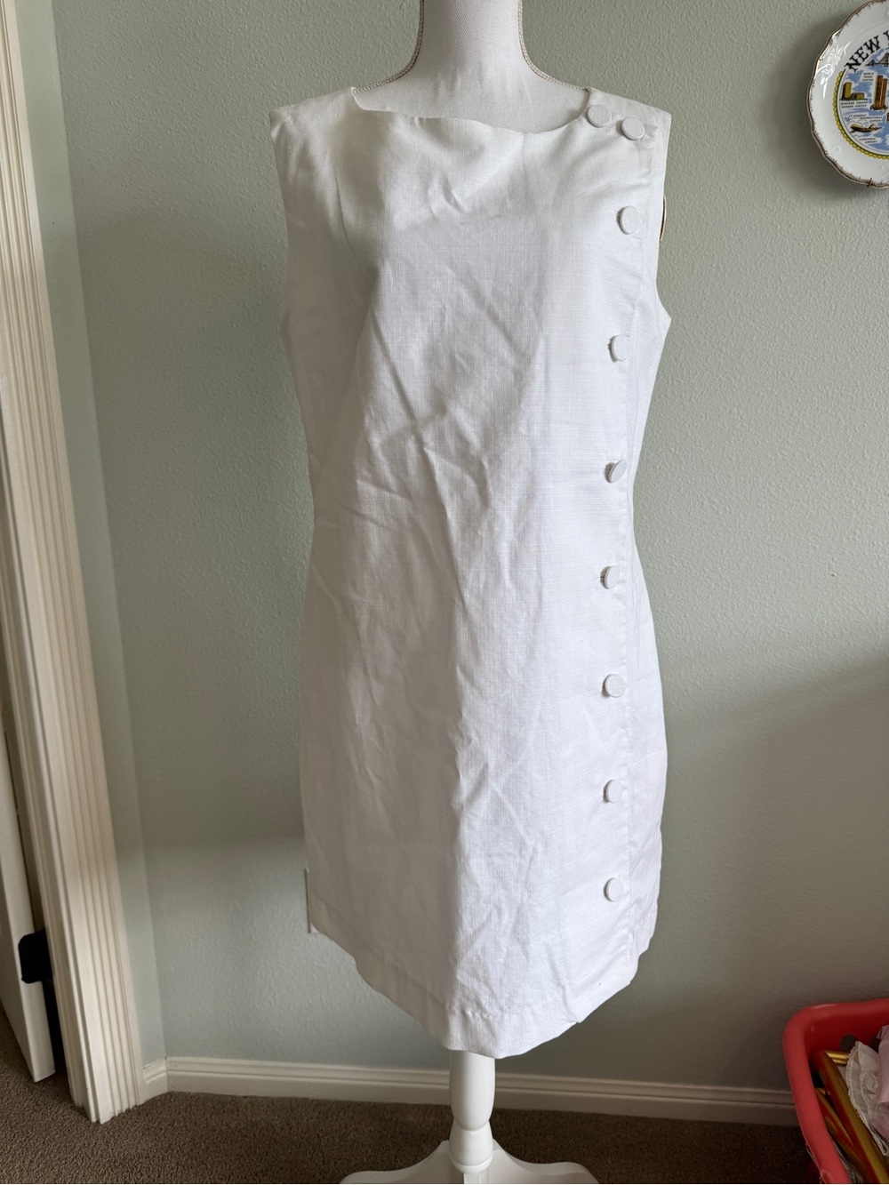 Elizabeth McKay White Sleeveless Shift Dress with Side Button Detail Size 12